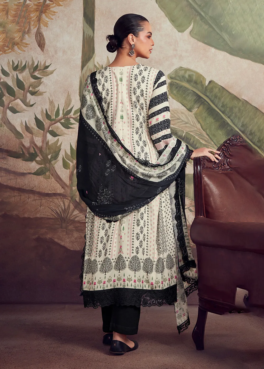 Digital Printed Off White Pakistani Style Salwar Suit